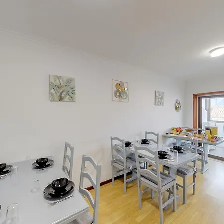 We Are 2 אכסניה *