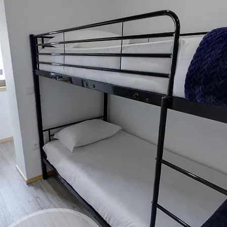 We Are 2 אכסניה *